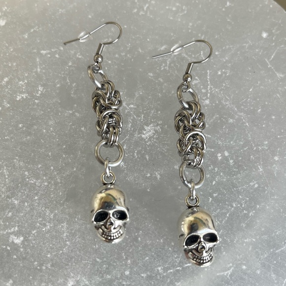 Handmade maille skull dangly stainless steel post earrings boho goth punk silver - Picture 11 of 13